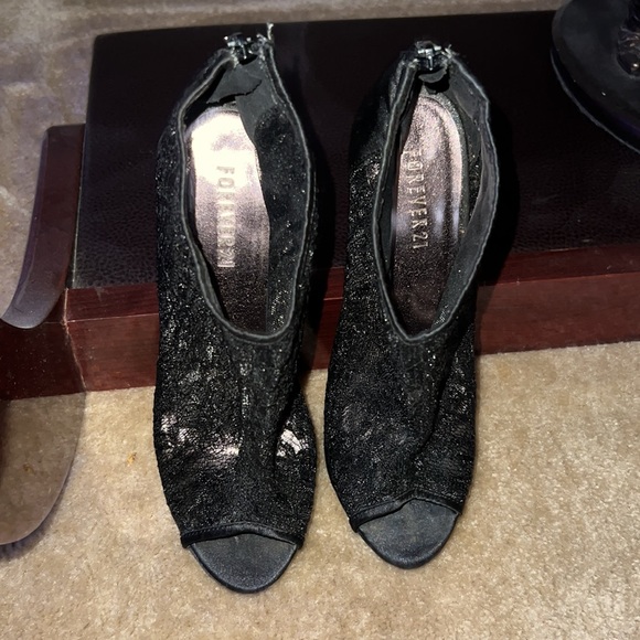 Lace booties - Picture 12 of 14